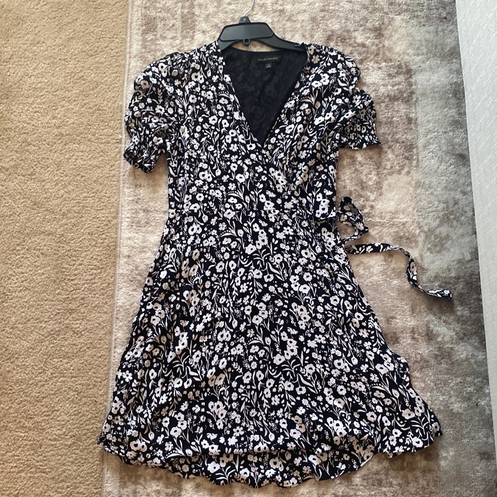 Banana Republic black and white print wrap dress. Brand new, never worn